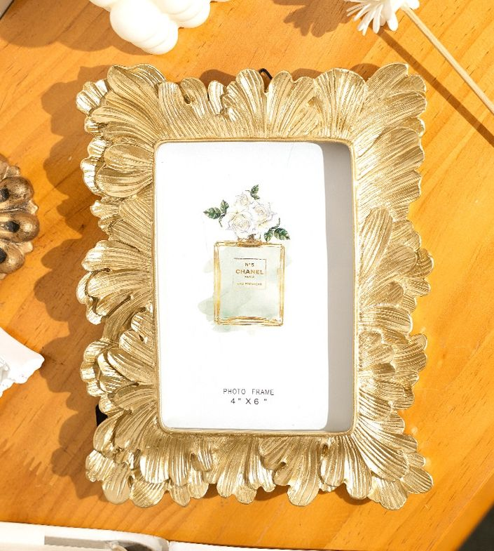 Golden European retro photo frame decoration